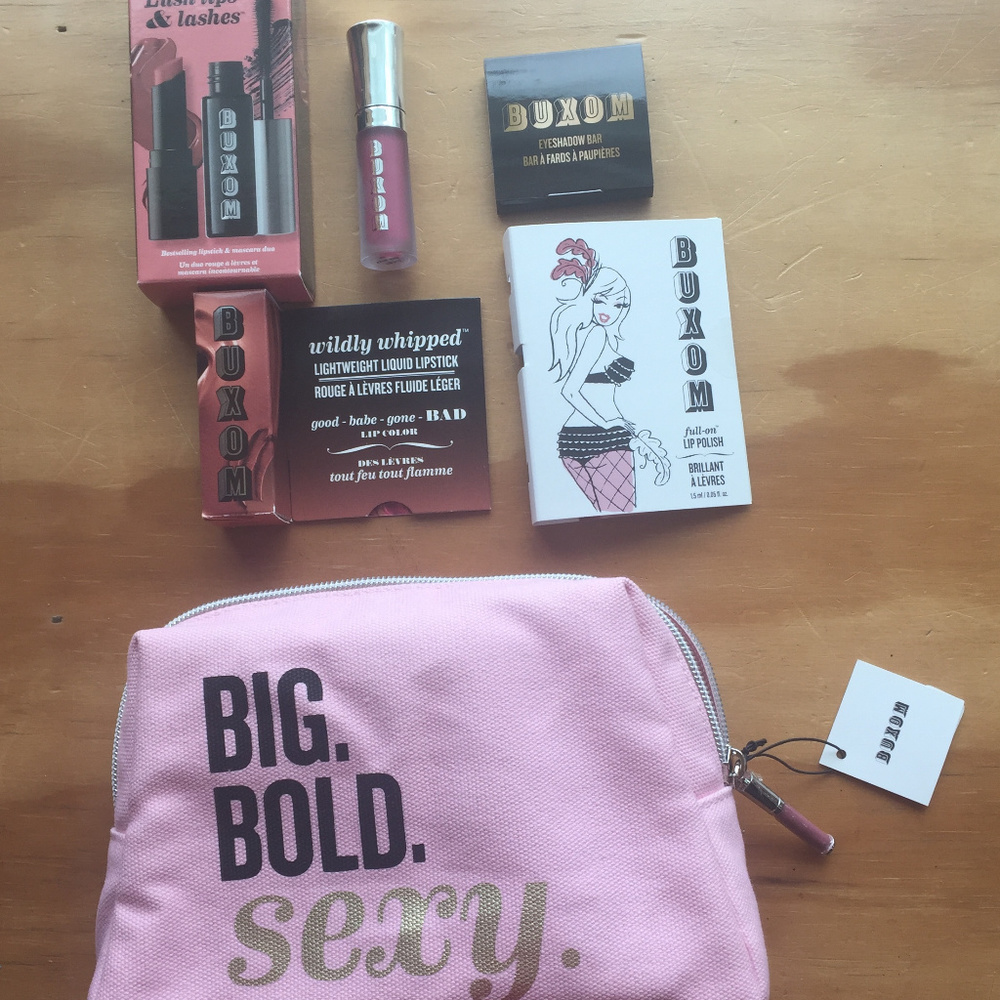 NEW!  BUXOM COSMETIC BAG WITH MAKEUP